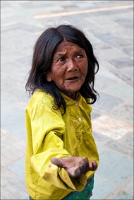 Самая маленькая леди Катманду. (Фото А. Глущенкова)
